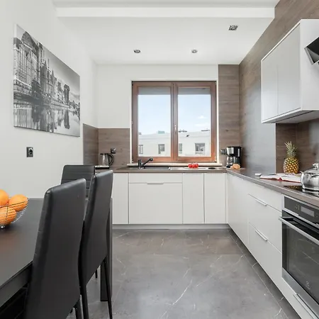 Luksusowy Z 4 Sypialniami, Klimatyzacja I Biurkiem W Gdansku By Renters Apartamento Gdansk